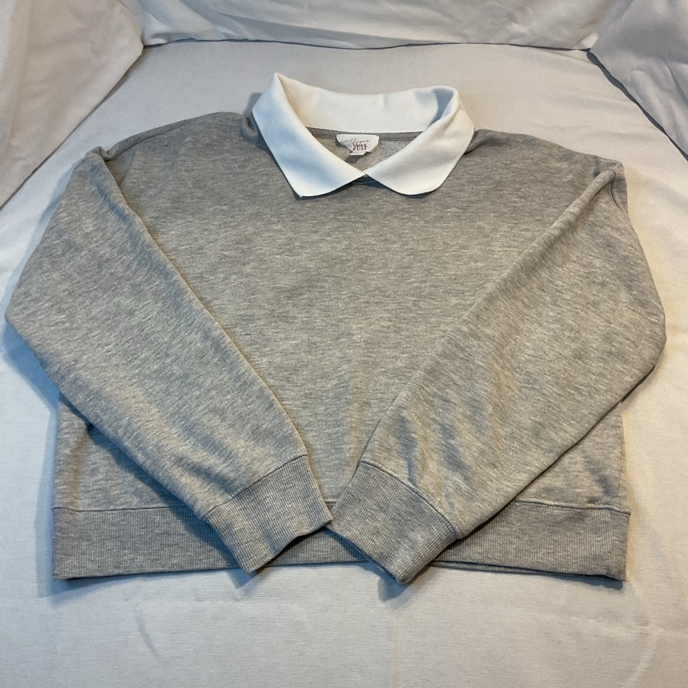 Hippie‎ Rose Women's Gray Crew neck Sweater with White Dress Collar, Size M
